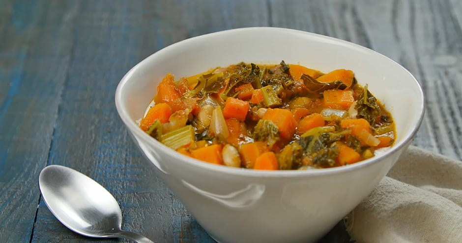 Slow Cooker Kale Tomato and White Bean Soup