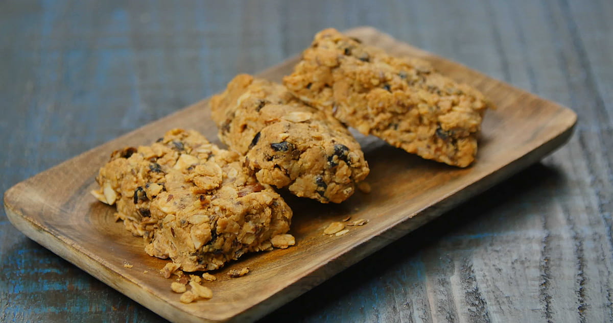 Berry nut granola bars