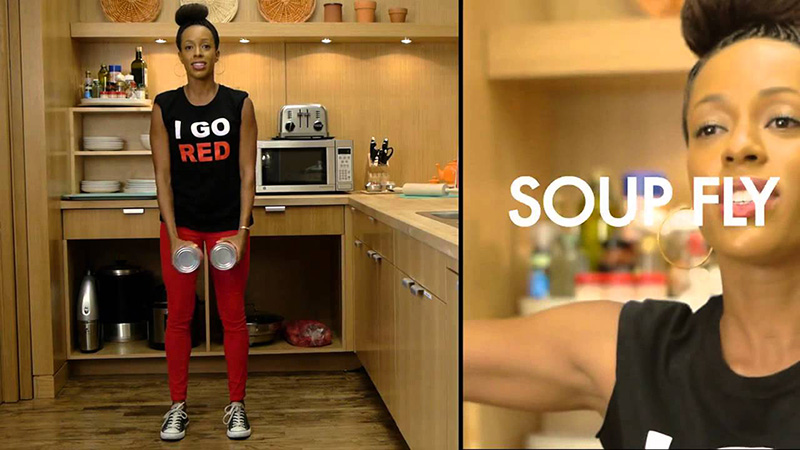 Captura de pantalla del video Andia Winslow: Entrenamiento en la Cocina