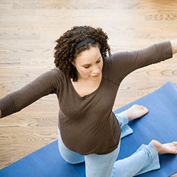 pregnant woman does yoga