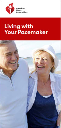 Portada del folleto Living With Your Pacemaker (Vivir con un marcapasos)
