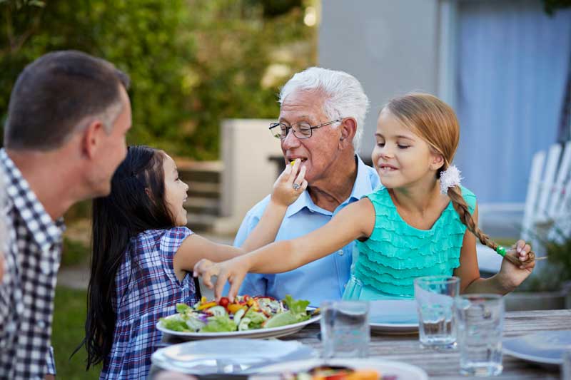 pícnic de abuelo y sus nietos