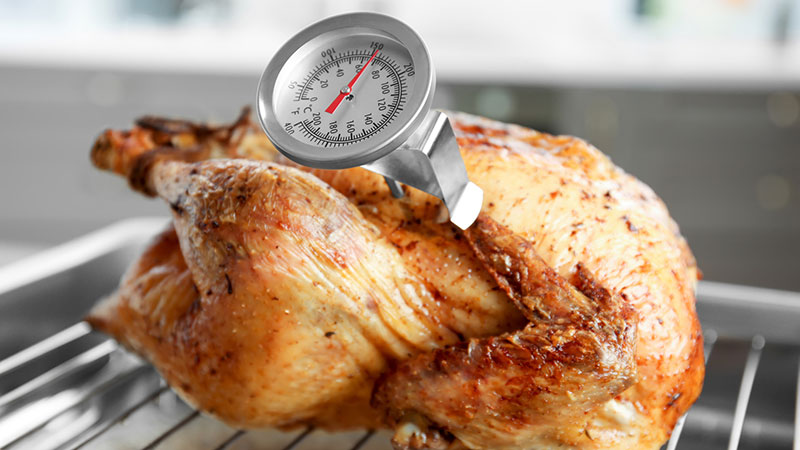 Pollo asado con termómetro