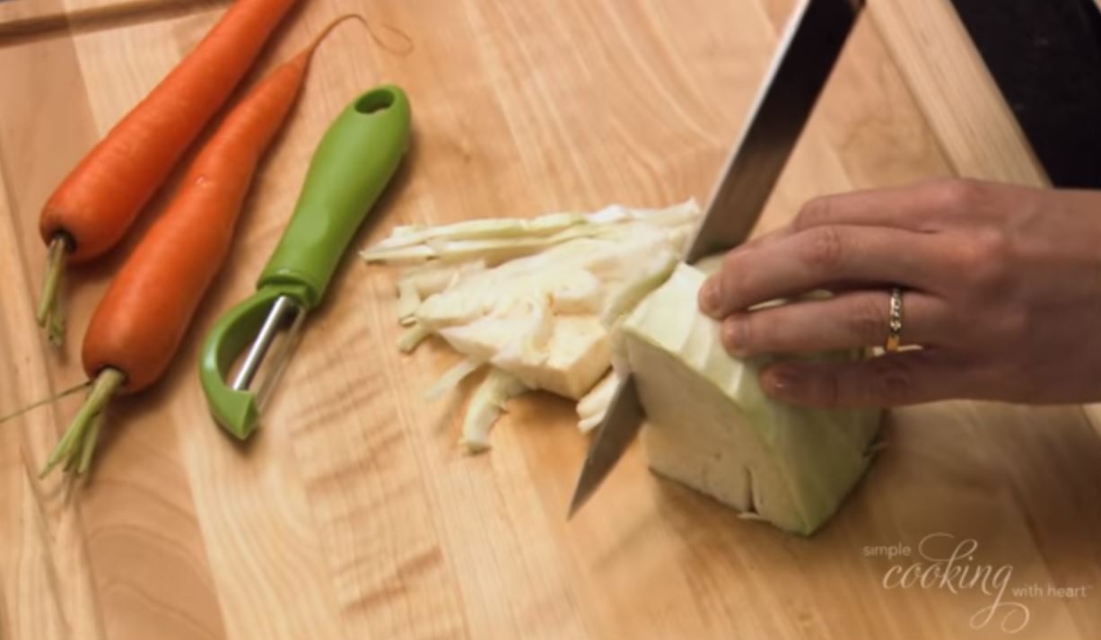 Como cortar repollo o col ( Técnicas en la cocina) 