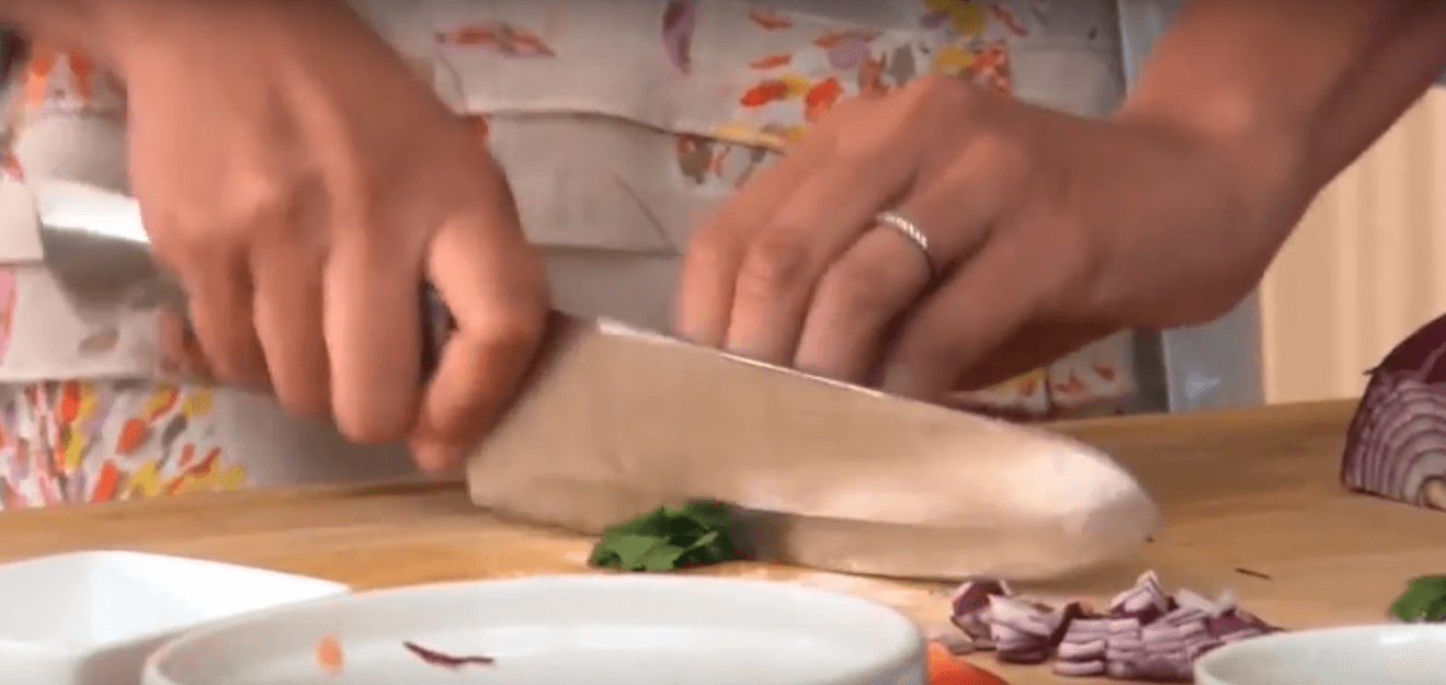Picar cilantro